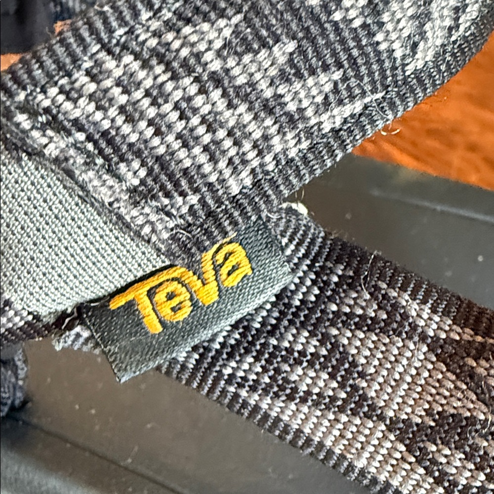 Teva Black Patterned Strap Sandals size men 6 - Picture 3 of 6